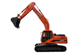 挖掘機行走作業(yè)的注意事項 